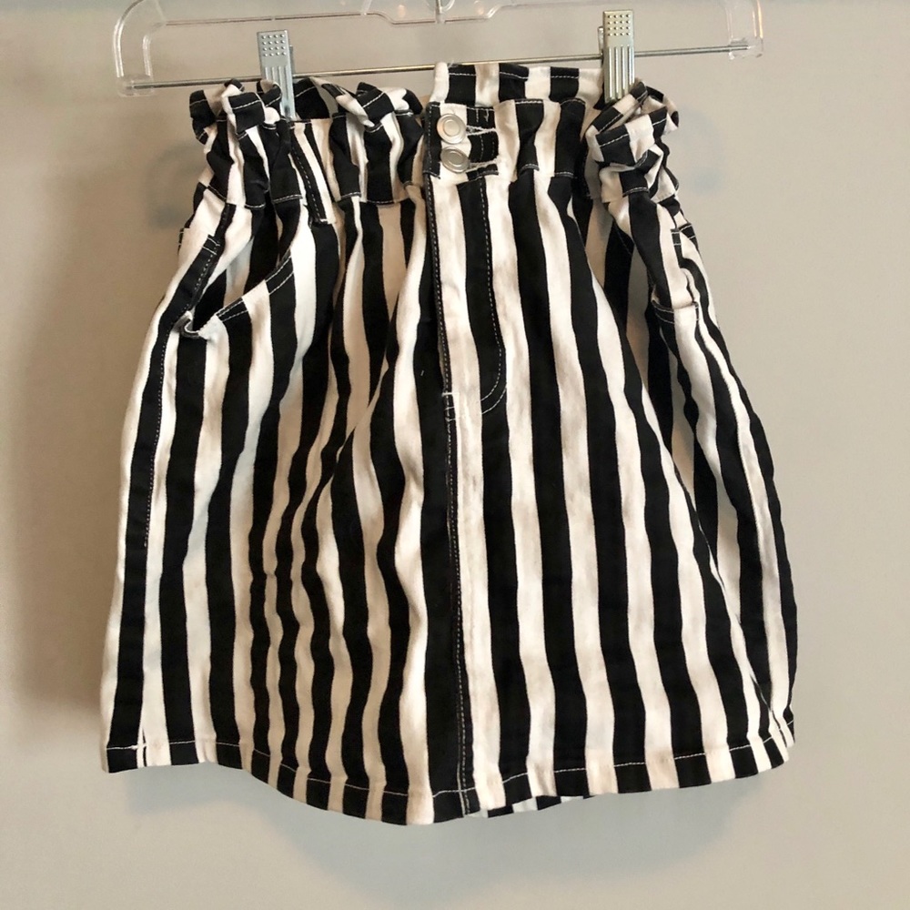 🔥3/$30! NWT black and white stripe cinched waist mini skirt